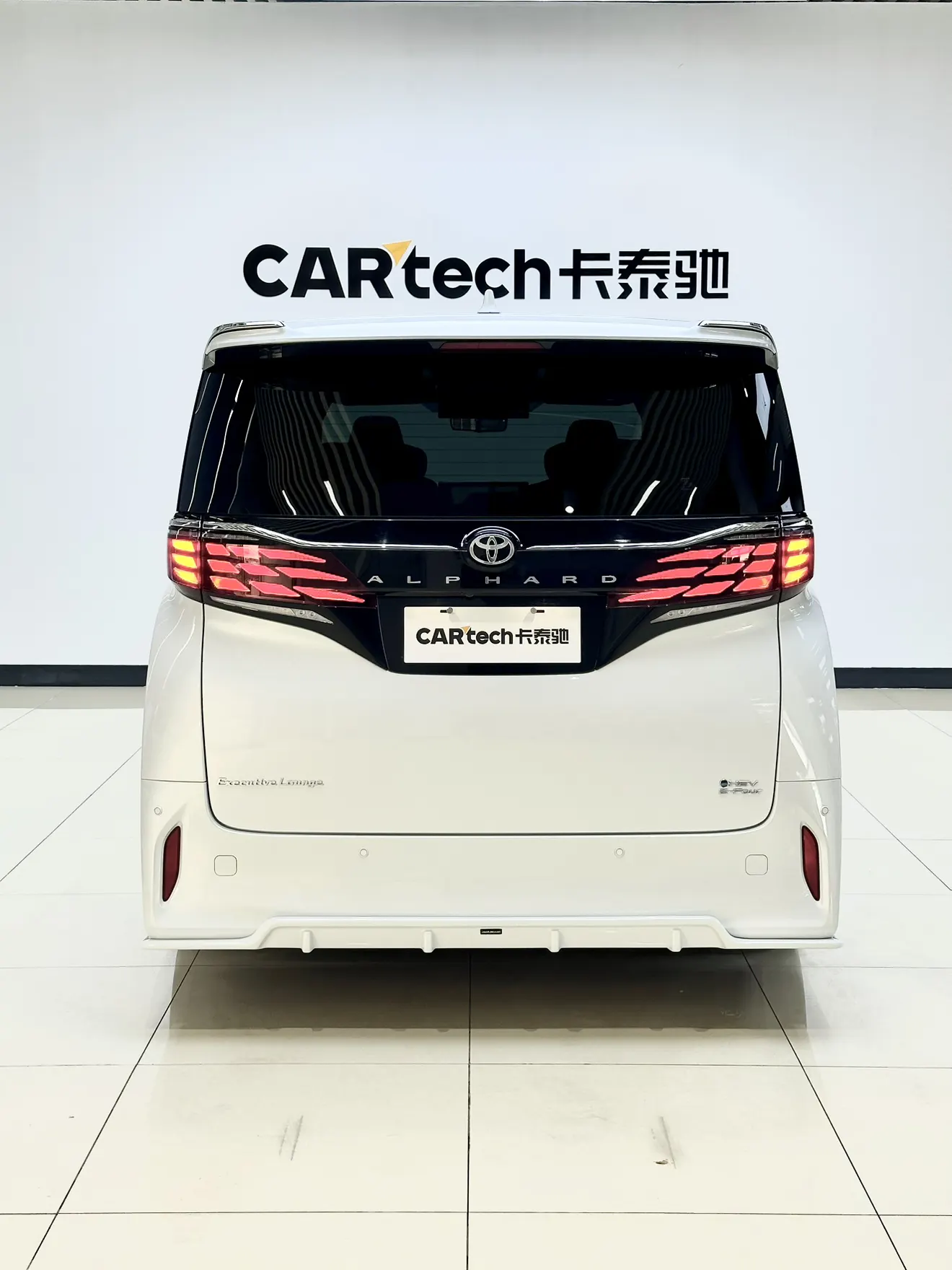 Toyota Alphard, 2025 4