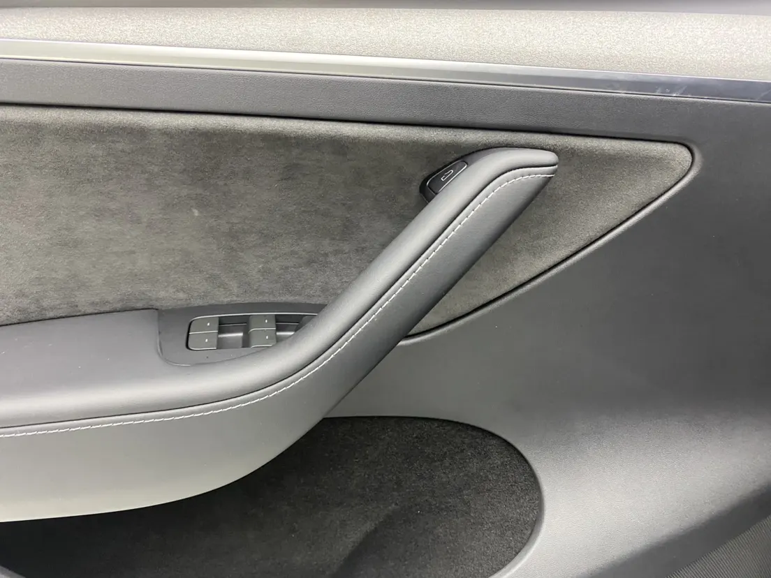 Tesla Model Y, 2023 26