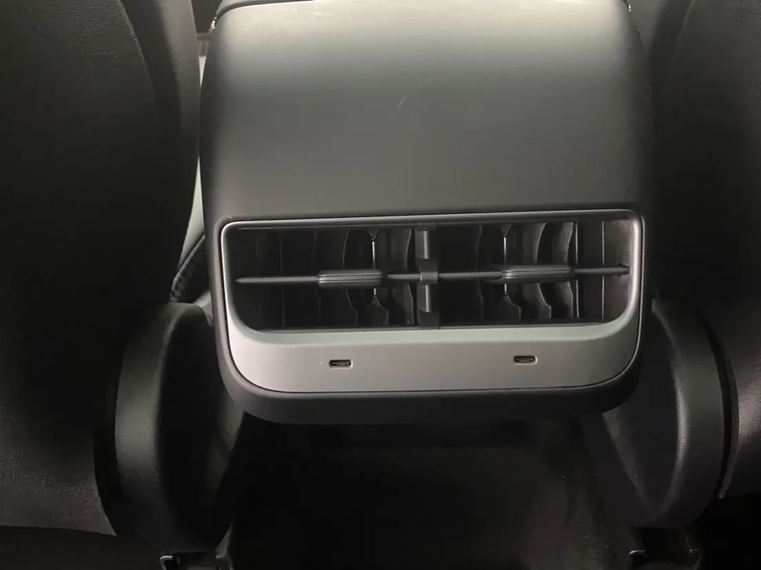 Tesla Model Y, 2023 23