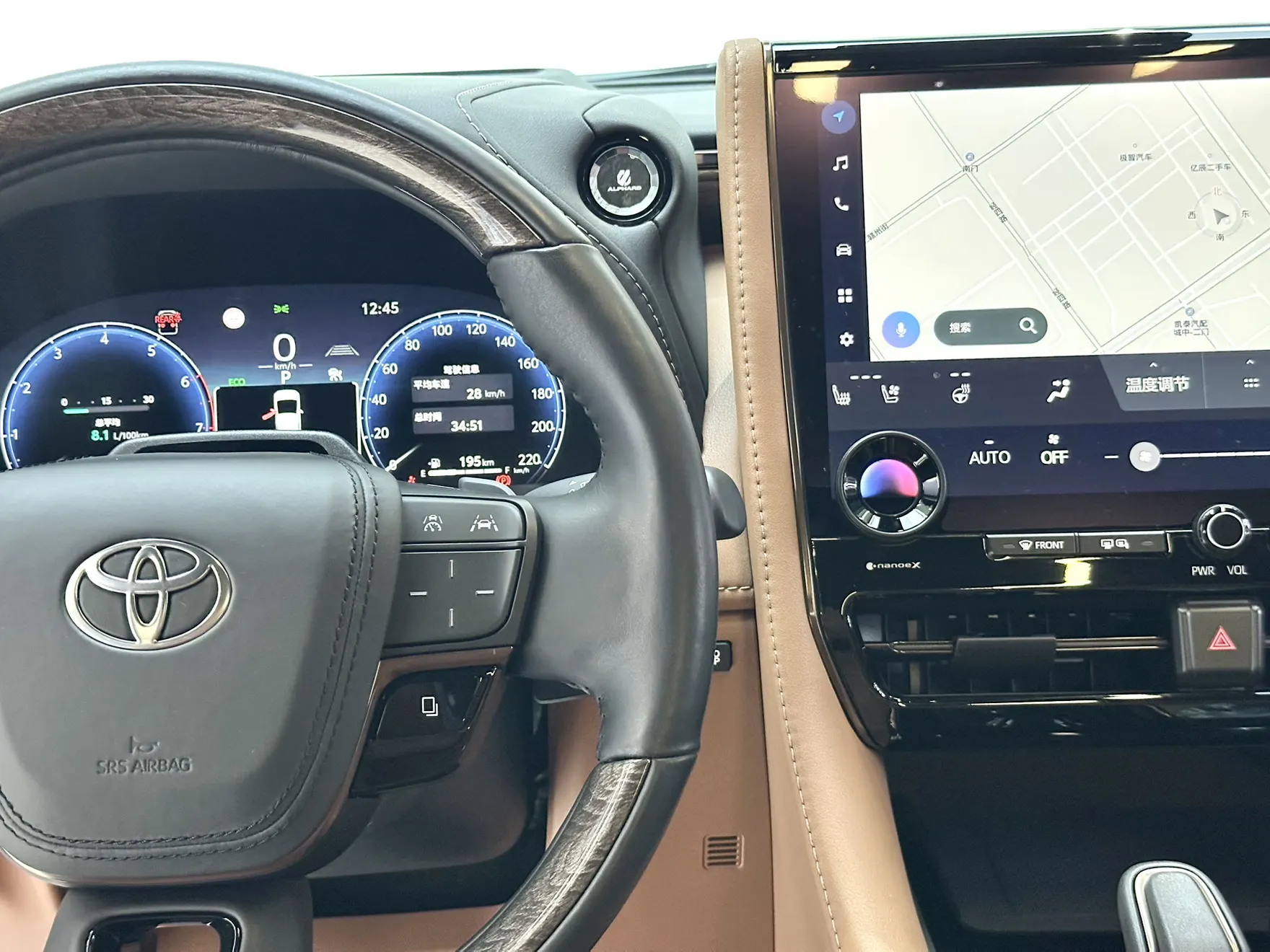 Toyota Alphard, 2025 10