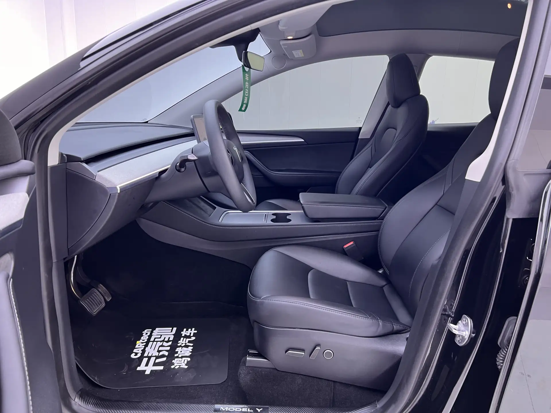Tesla Model Y, 2023 18