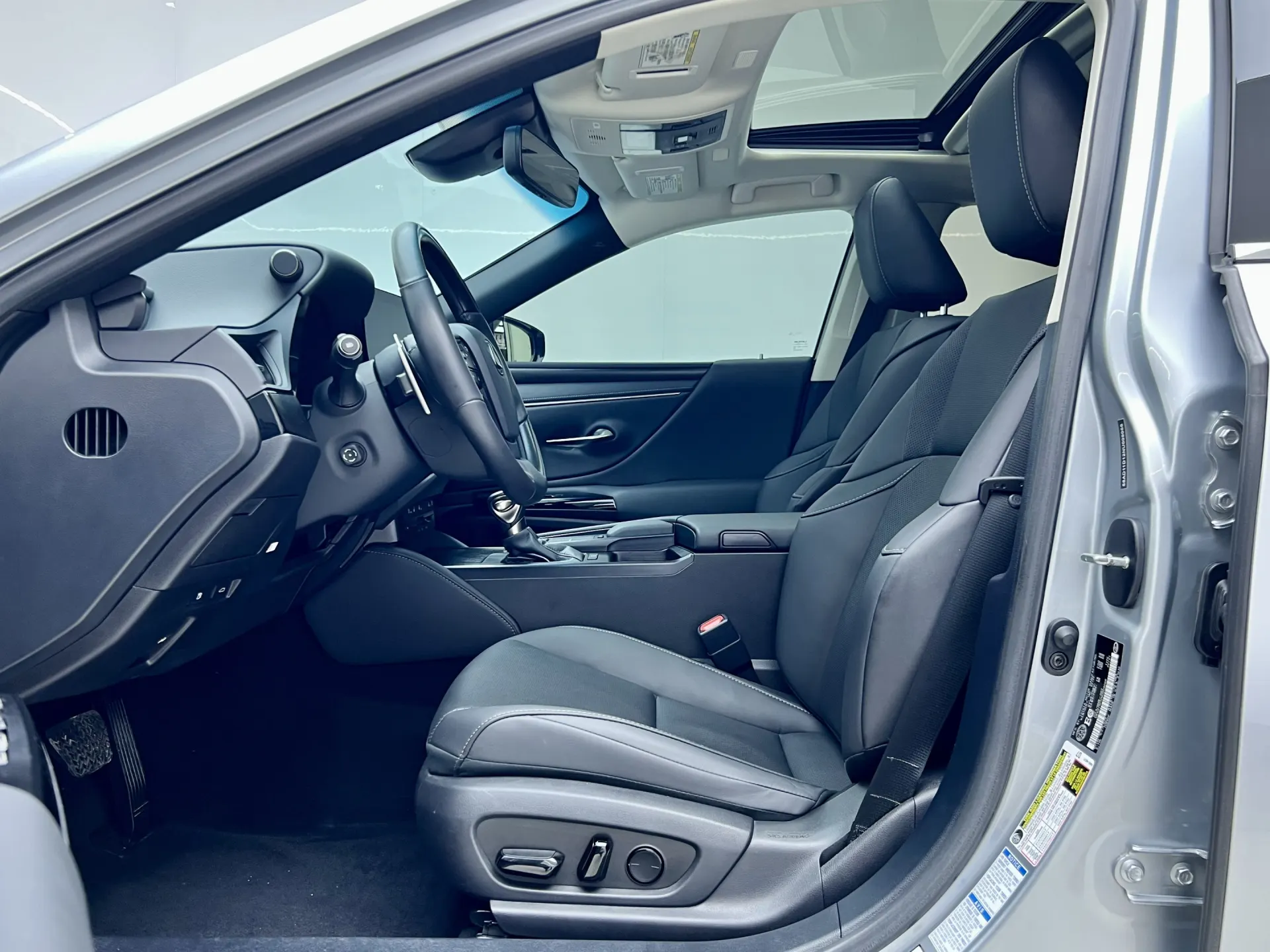 Lexus ES 250, 2023 29