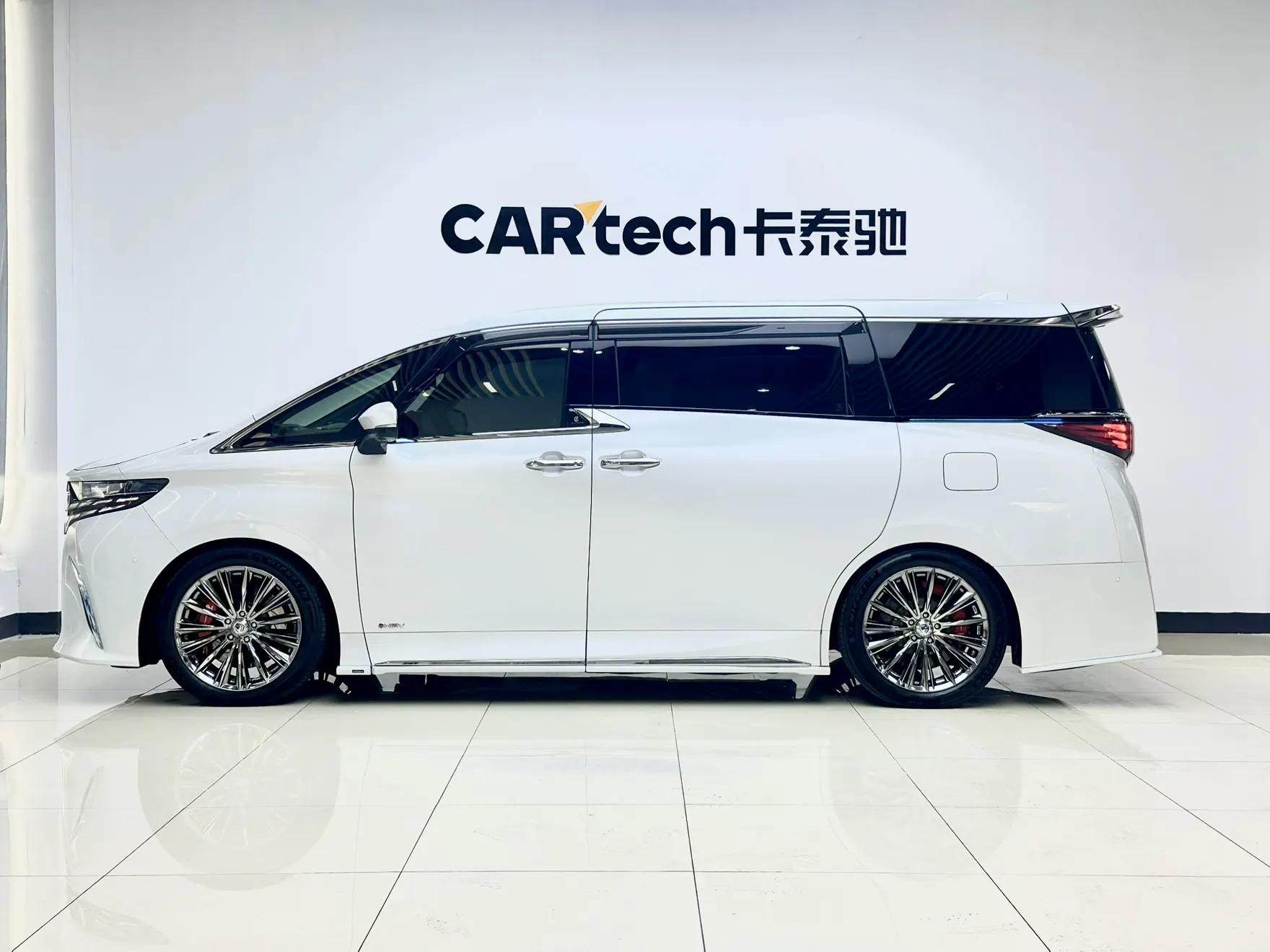 Toyota Alphard, 2025 все фото