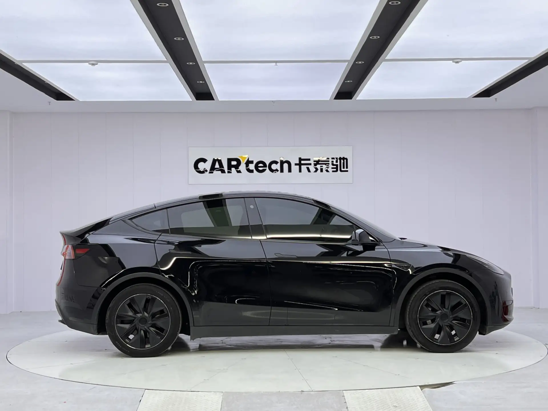 Tesla Model Y, 2023 4