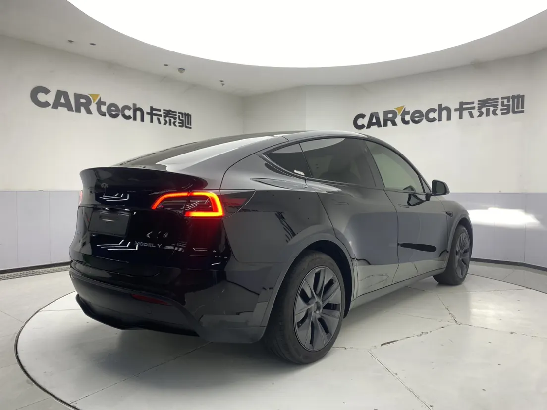 Tesla Model Y, 2023 все фото