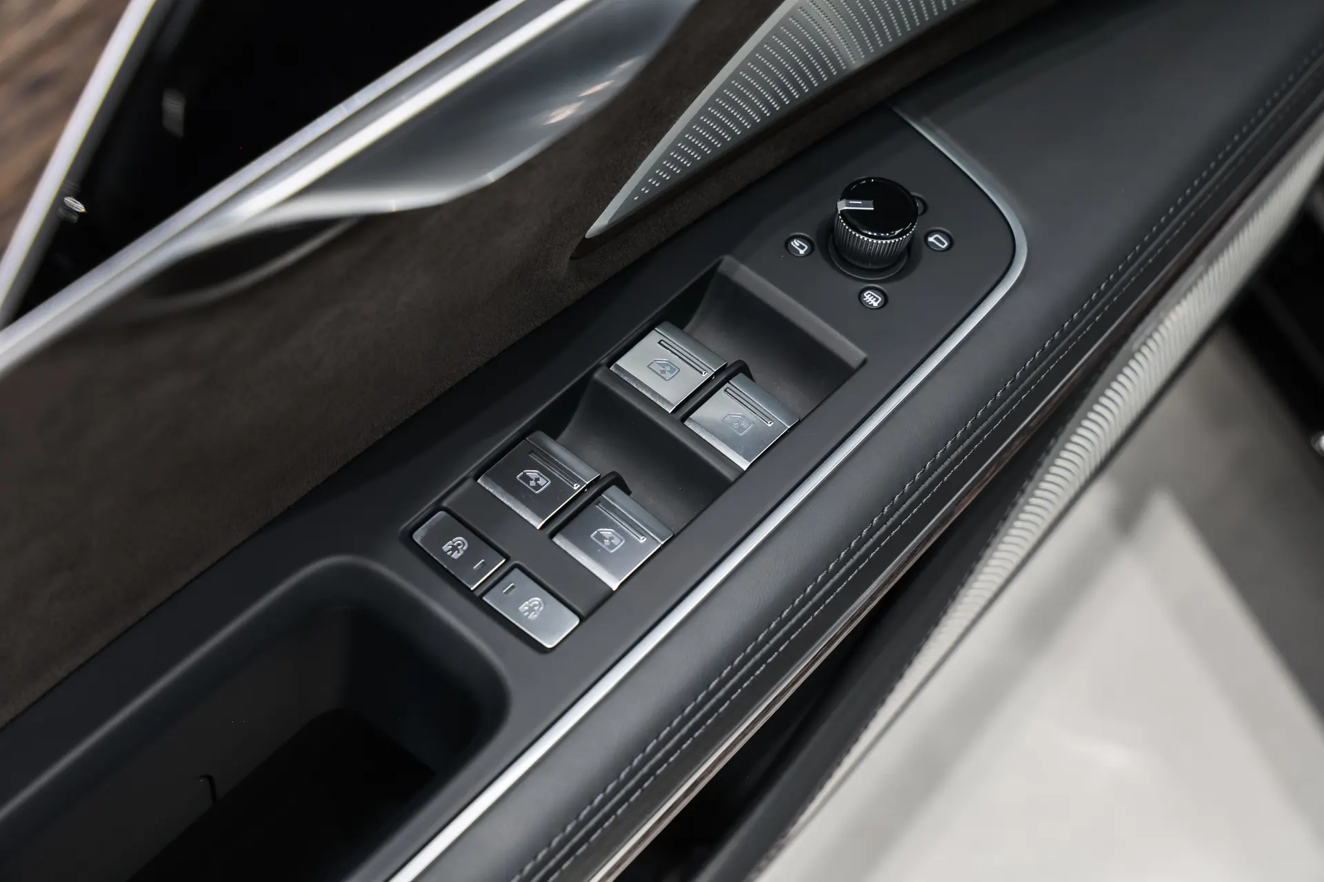 Audi A8L 60 TFSI, 2022 31