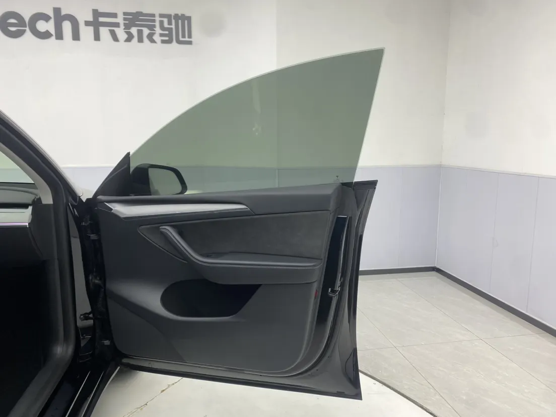 Tesla Model Y, 2023 27