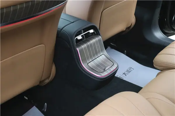 Mercedes-Benz E 300 L, 2026 21