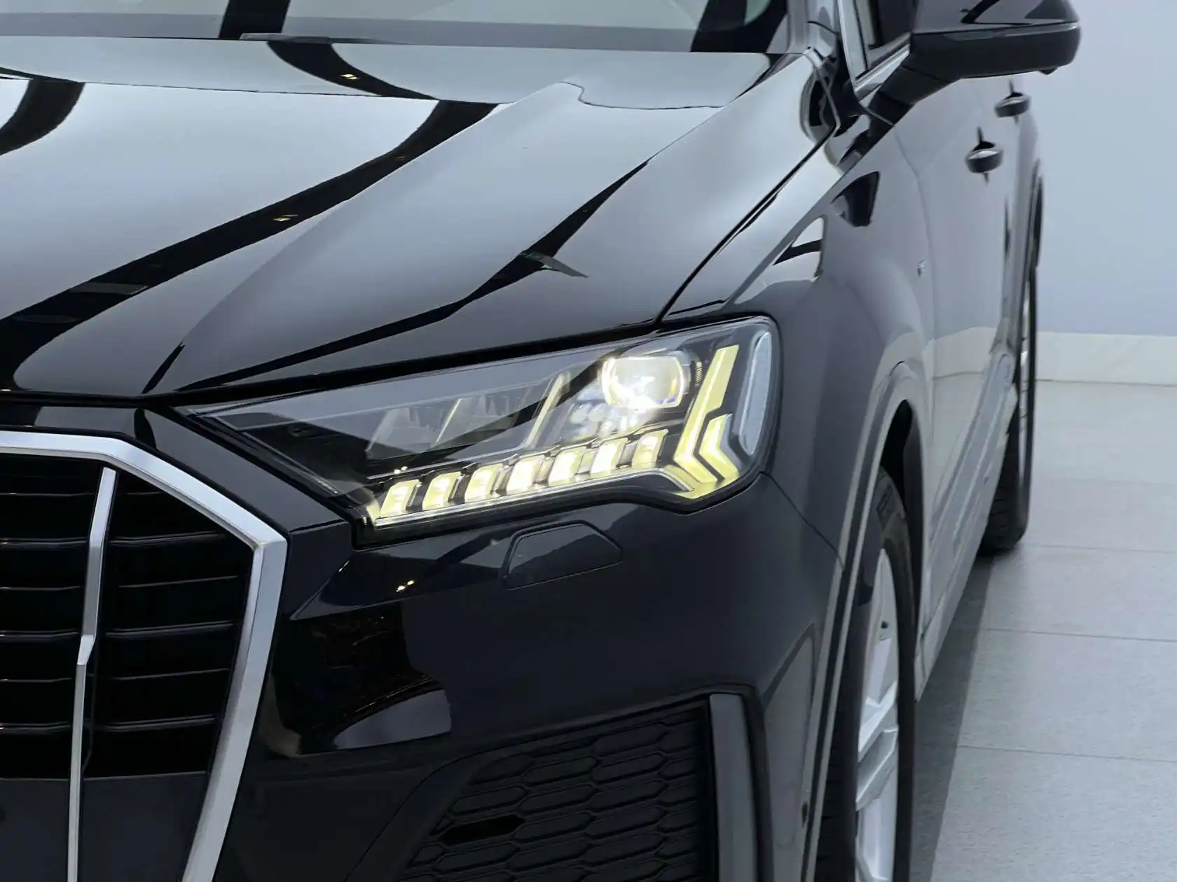 Audi Q7 45 TFSI, 2023 все фото