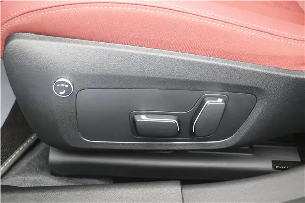 BMW 325Li, 2025 12
