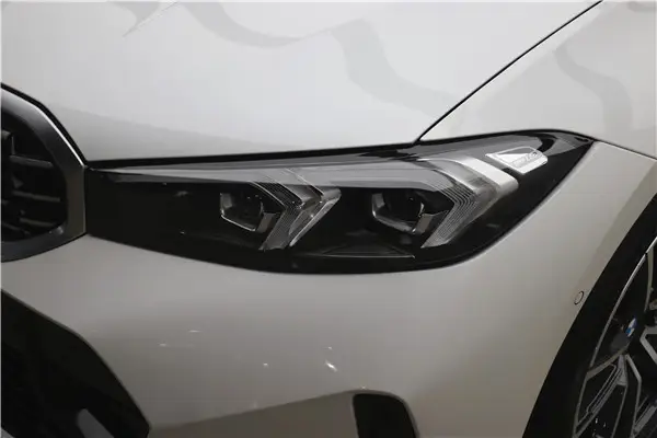 BMW 325Li, 2025 27