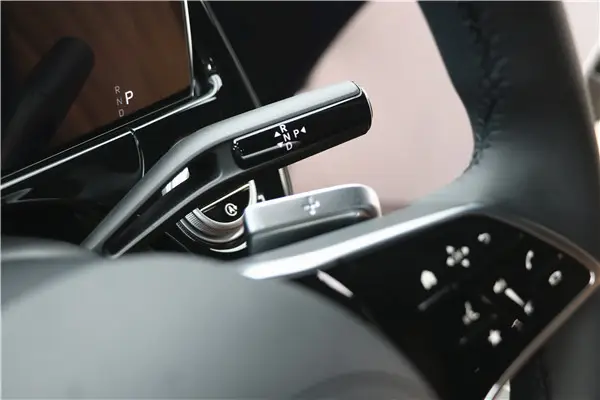 Mercedes-Benz E 300 L, 2026 15