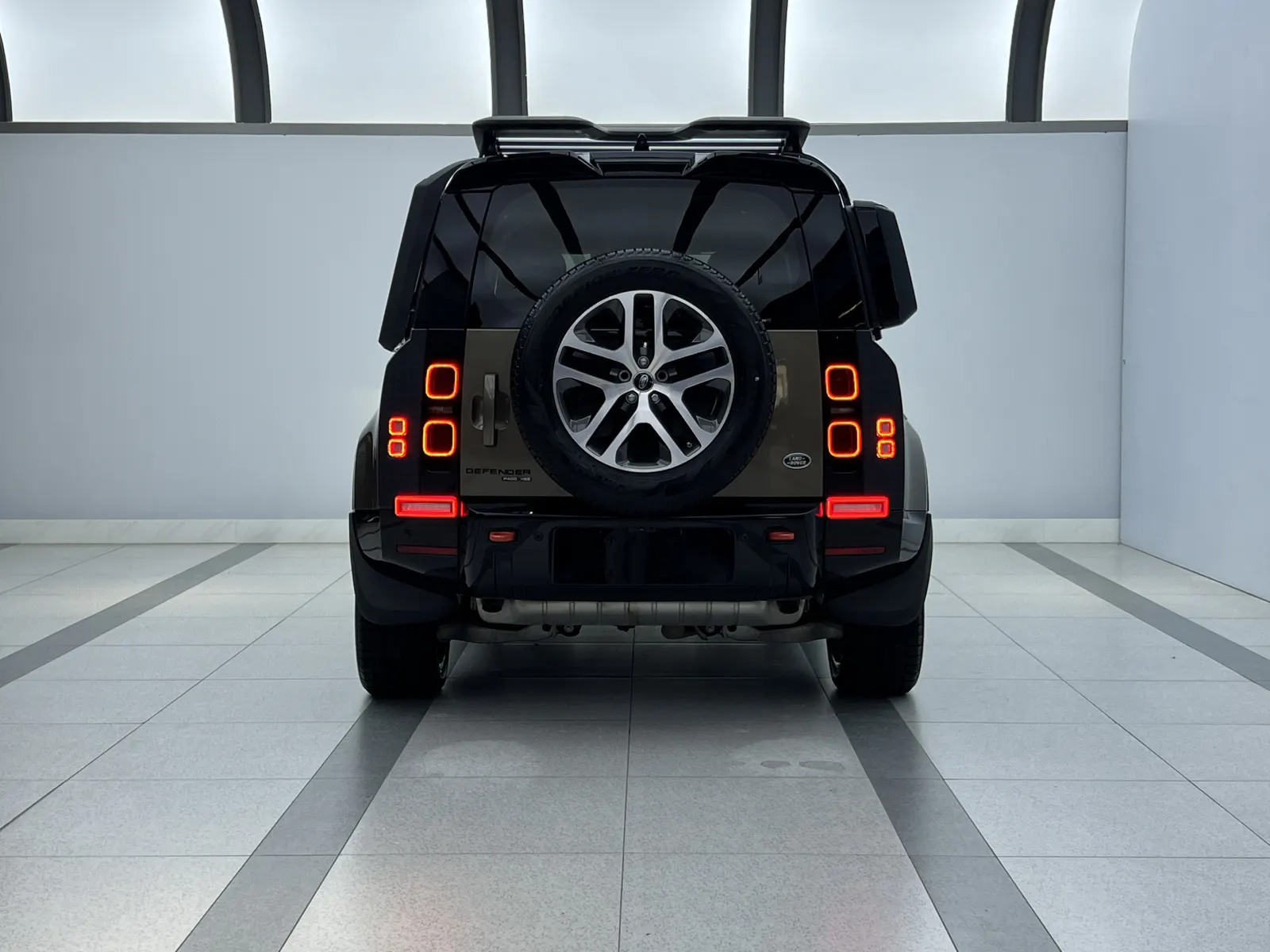 Land Rover Defender, 2020 3