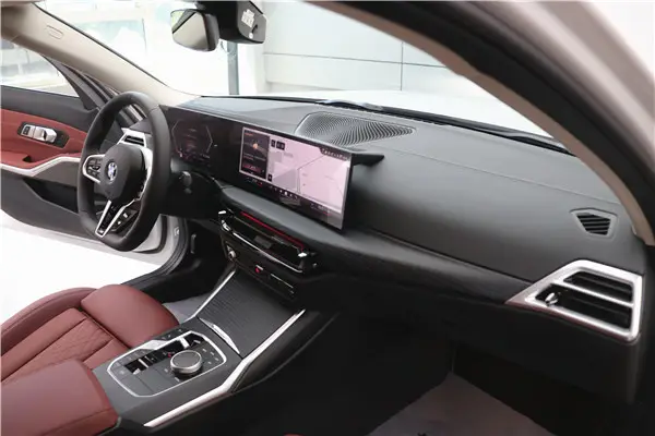 BMW 325Li, 2025 22