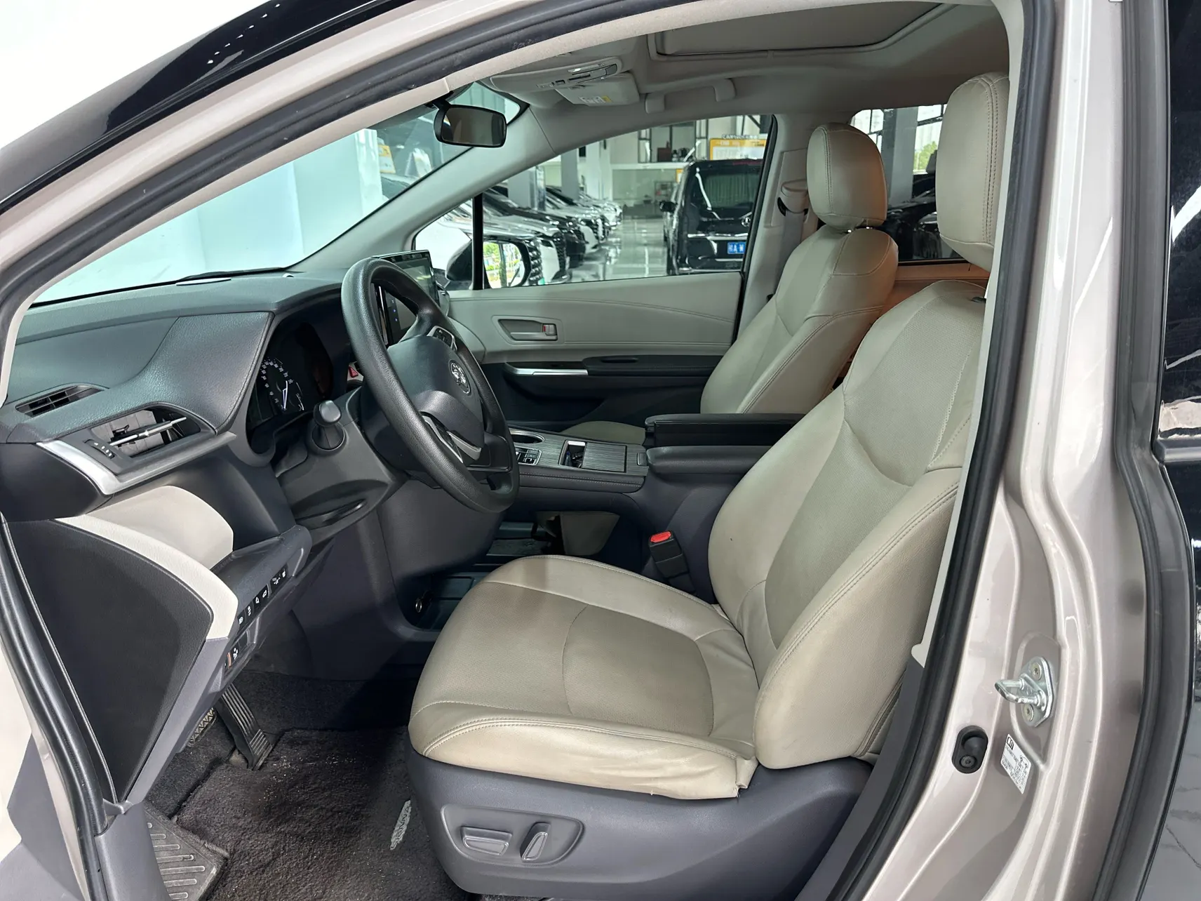 Toyota Sienna, 2022 18