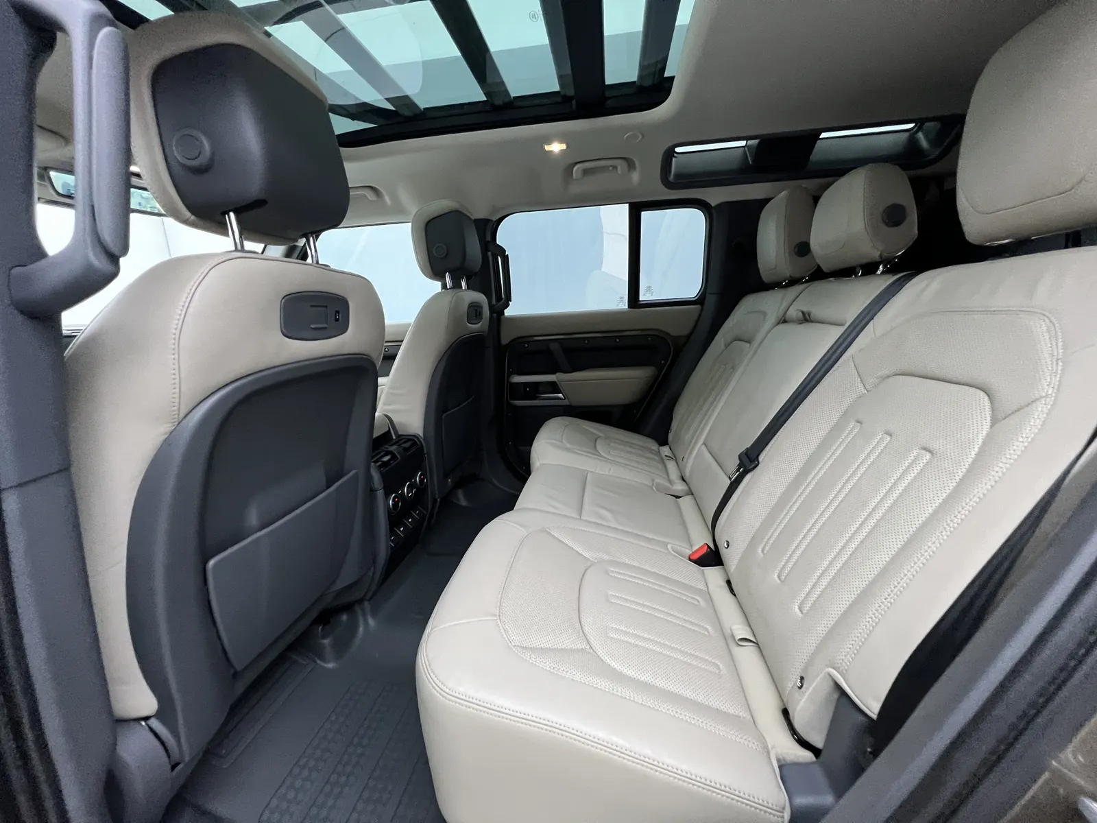 Land Rover Defender, 2020 13