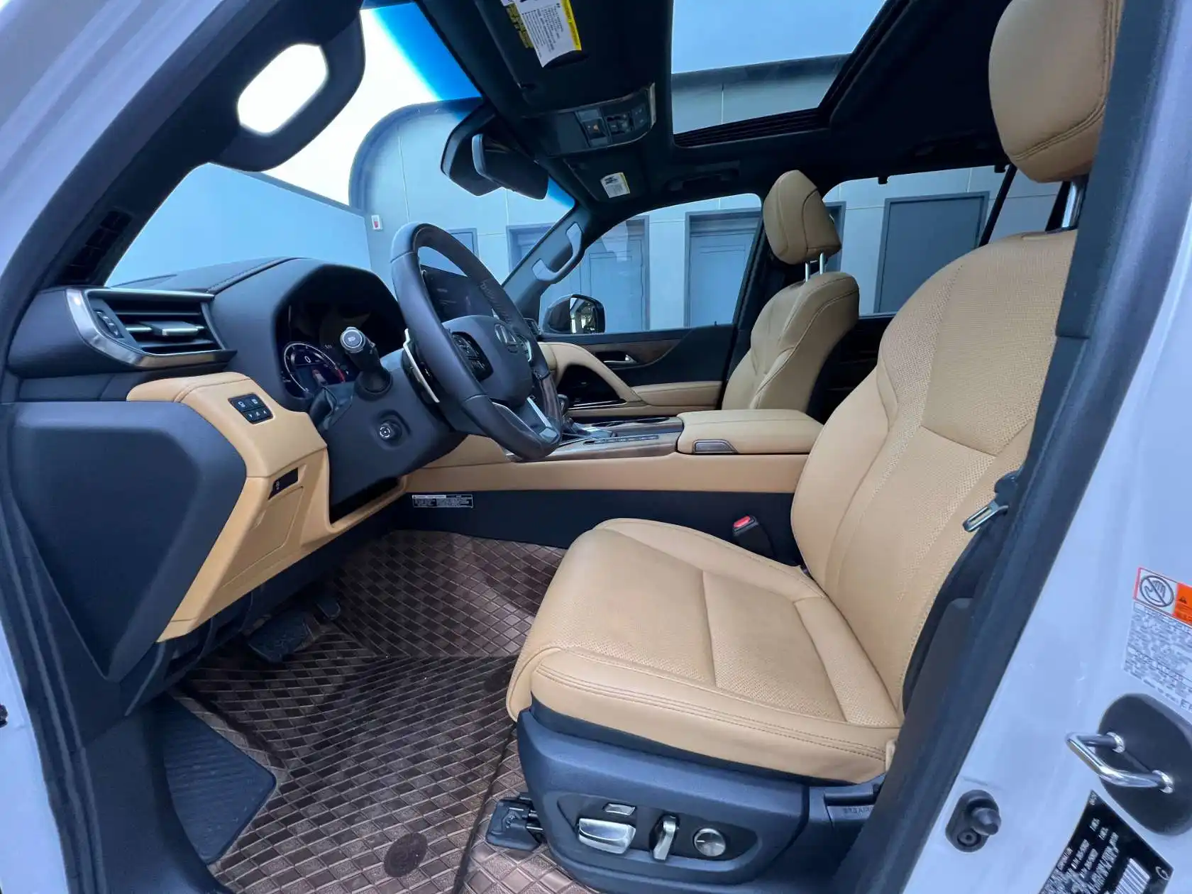 Lexus LX 600, 2025 10