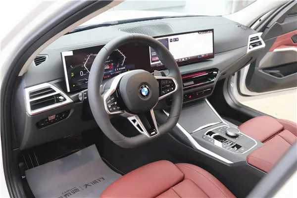BMW 325Li, 2025 13