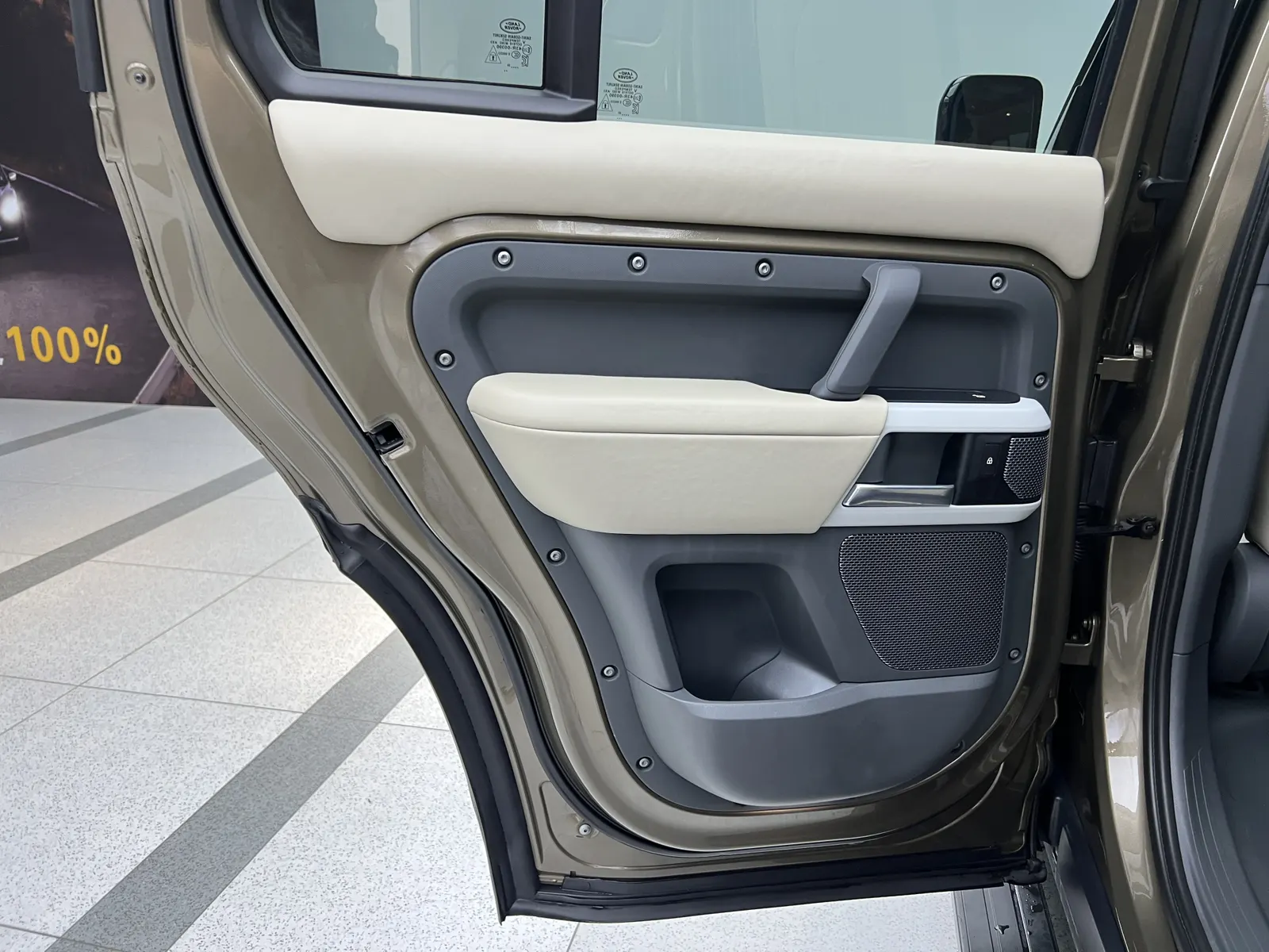 Land Rover Defender, 2020 16
