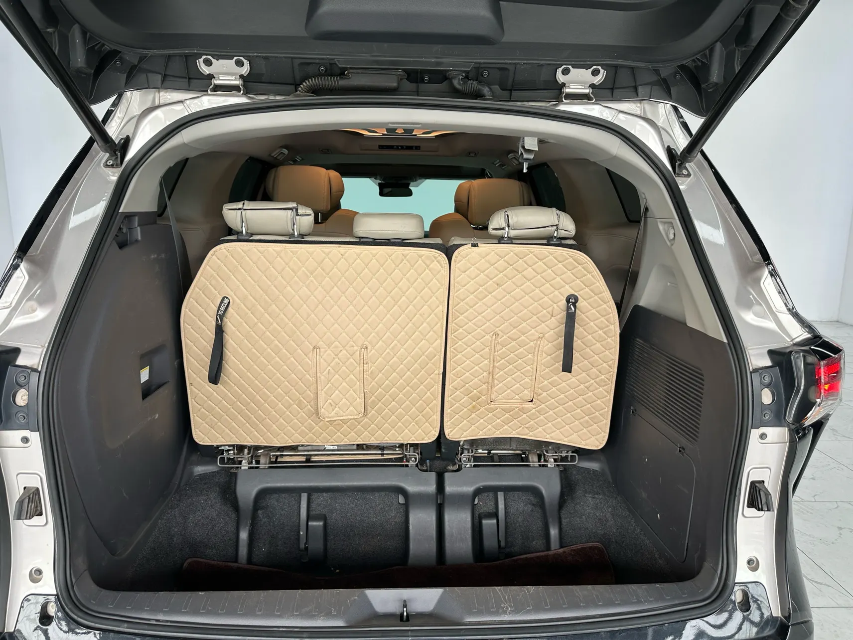Toyota Sienna, 2022 13