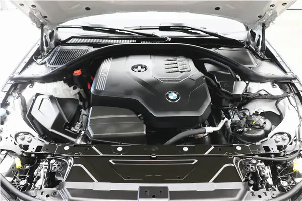 BMW 325Li, 2025 7