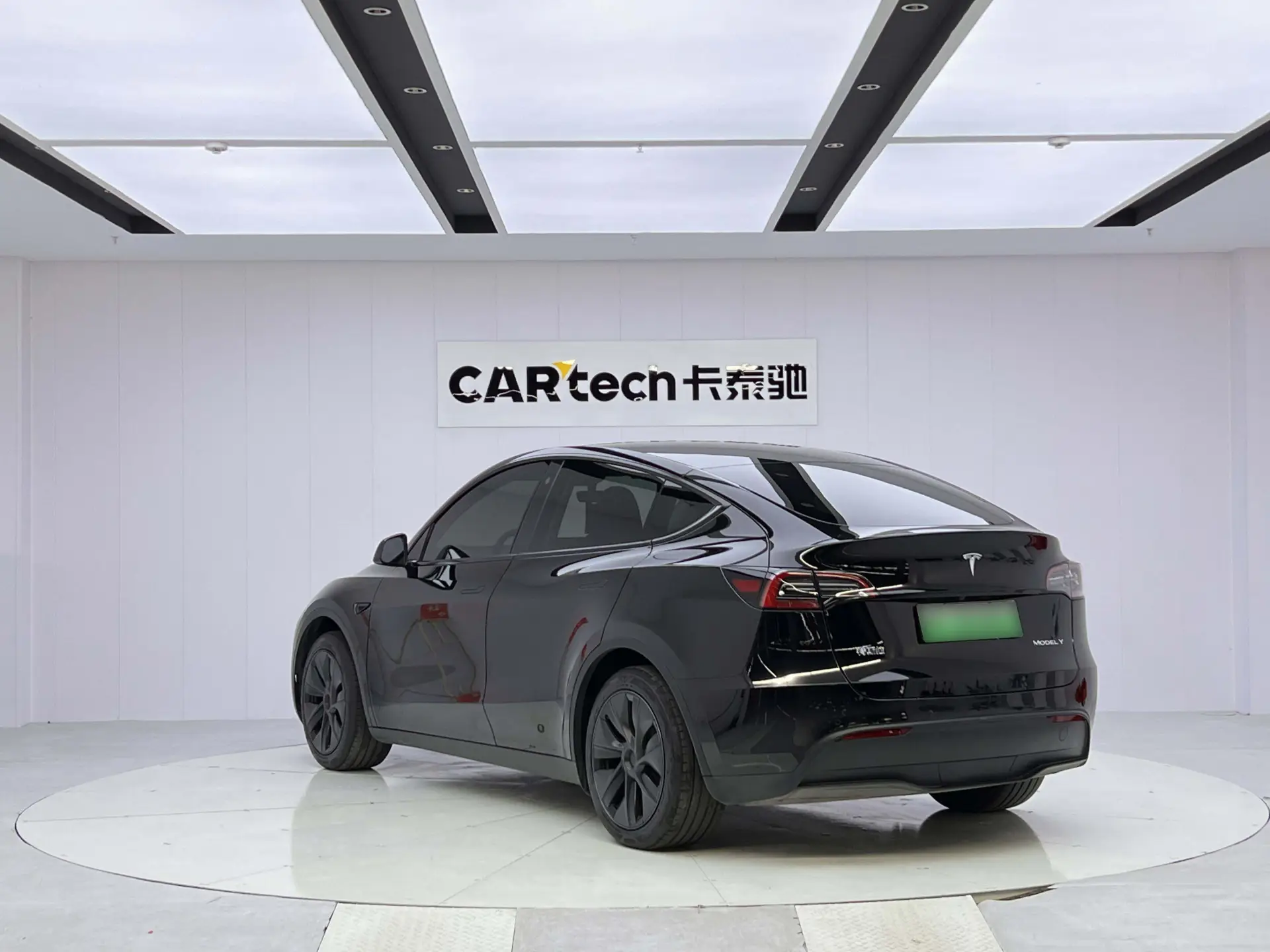 Tesla Model Y, 2023 7