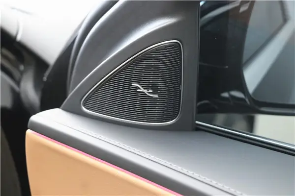 Mercedes-Benz E 300 L, 2026 12