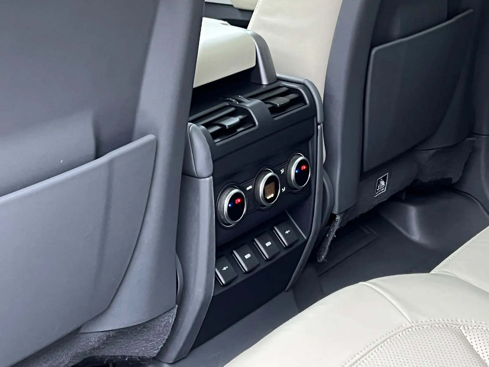 Land Rover Defender, 2020 15
