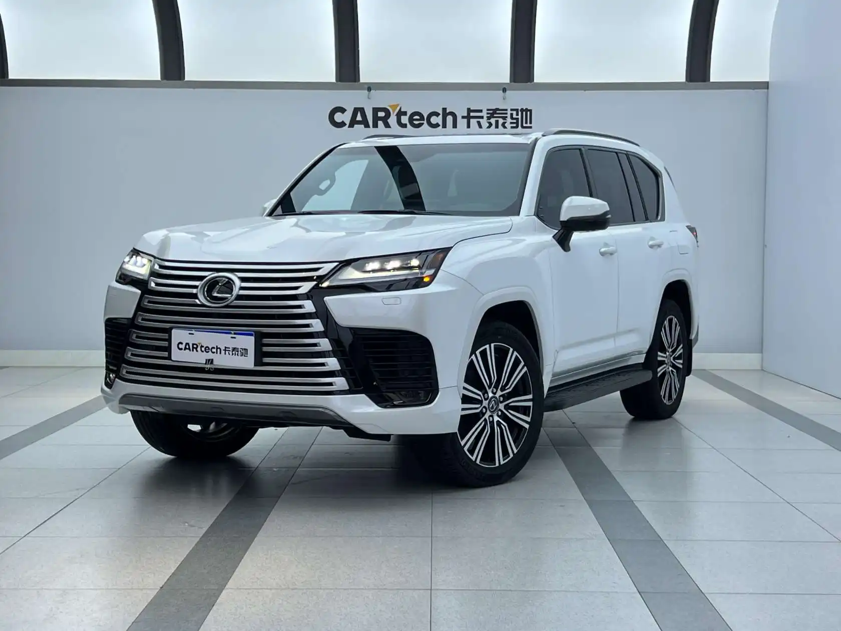 Lexus LX 600