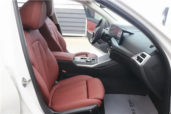 BMW 325Li, 2025 23