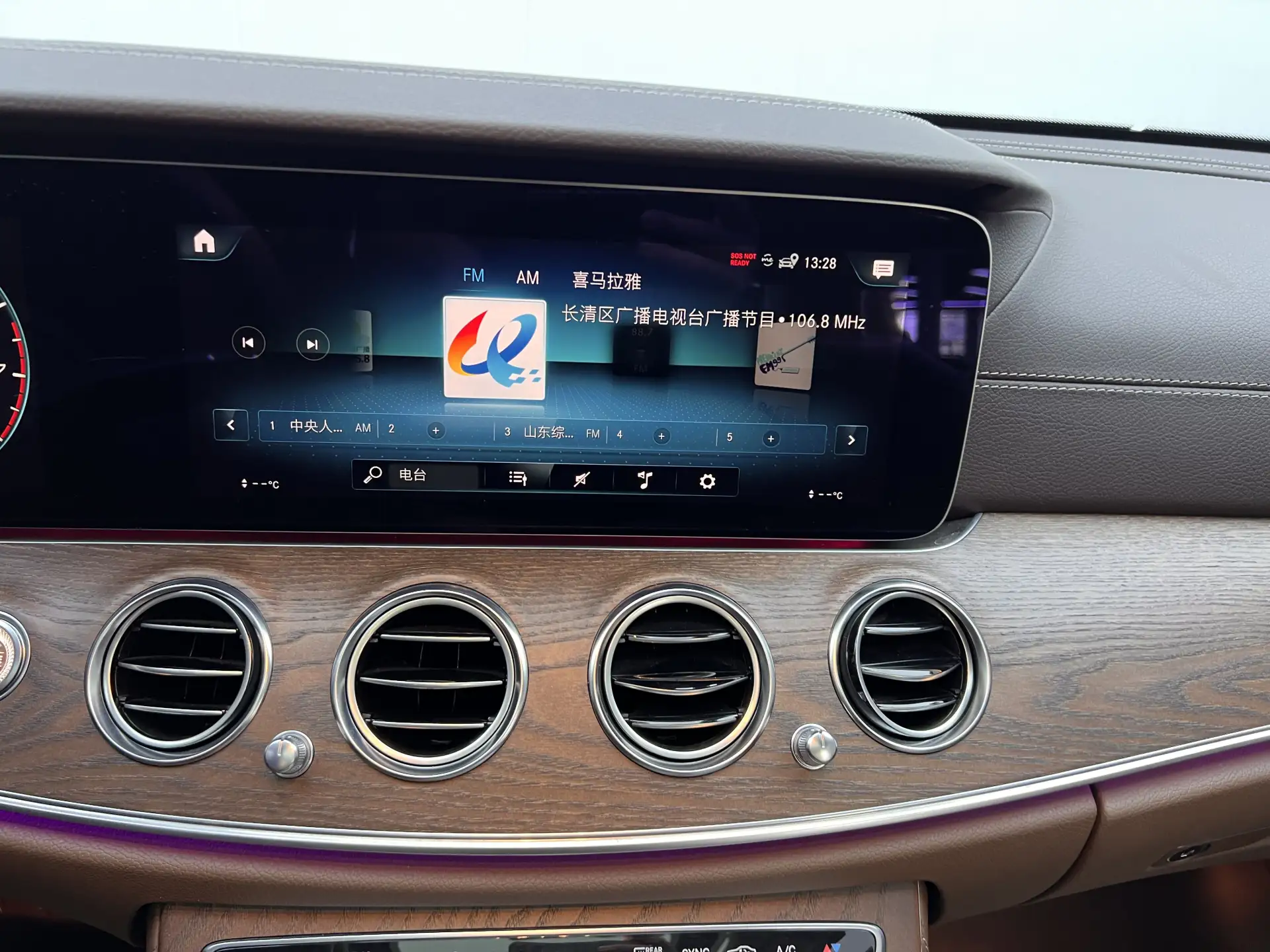 Mercedes-Benz E 300 L, 2023 26