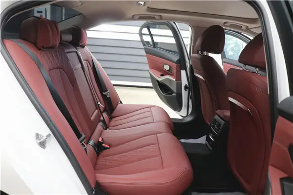 BMW 325Li, 2025 24