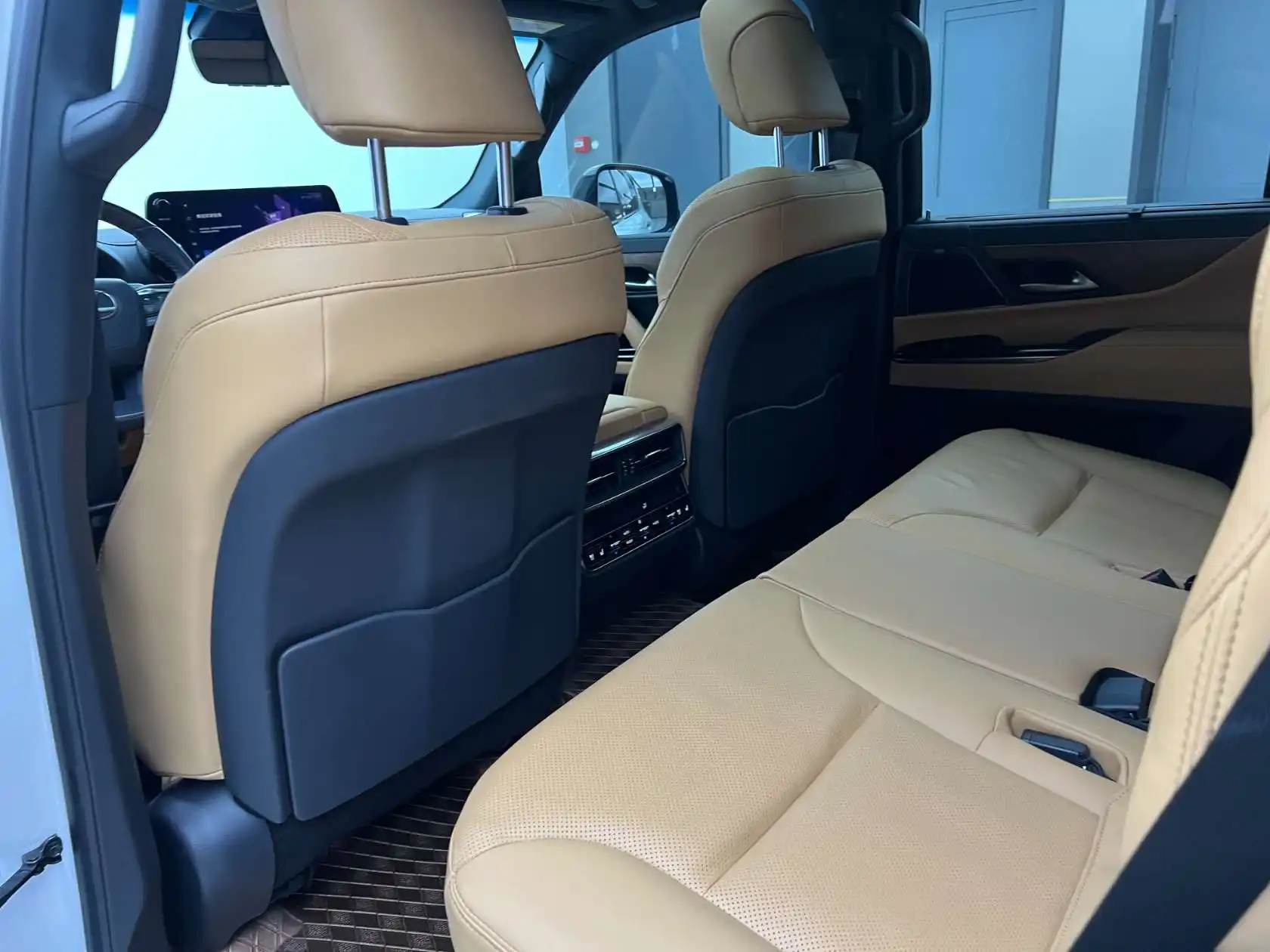 Lexus LX 600, 2025 14