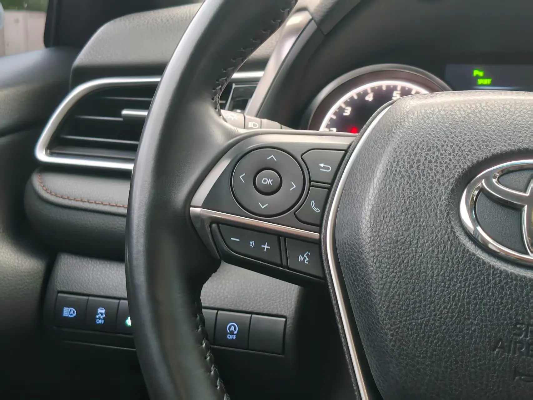 Toyota Camry, 2019 16