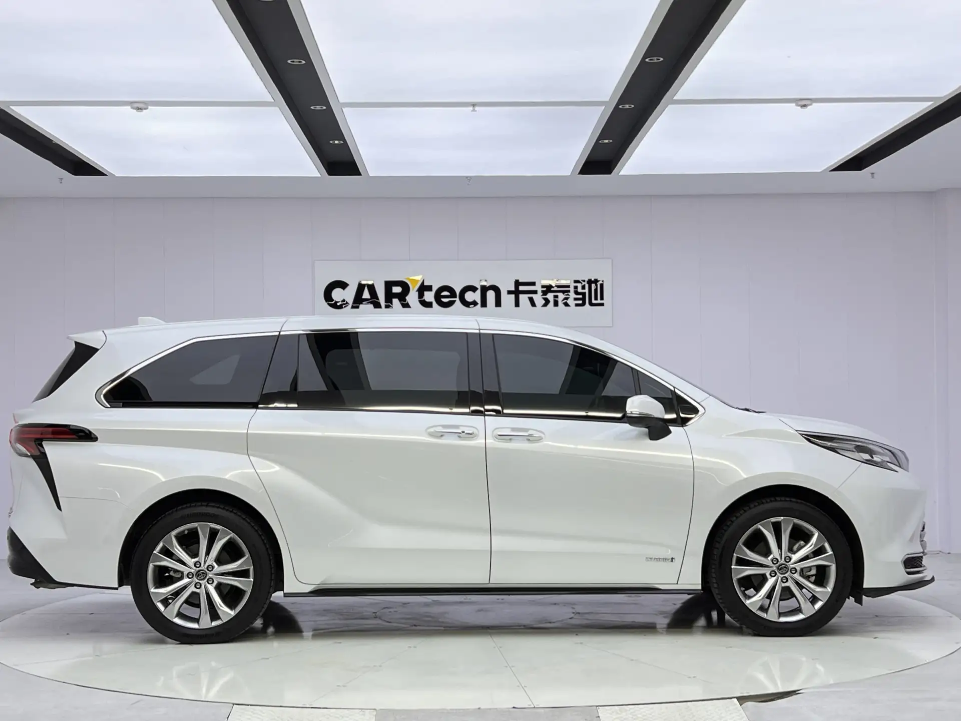 Toyota Sienna, 2024 4