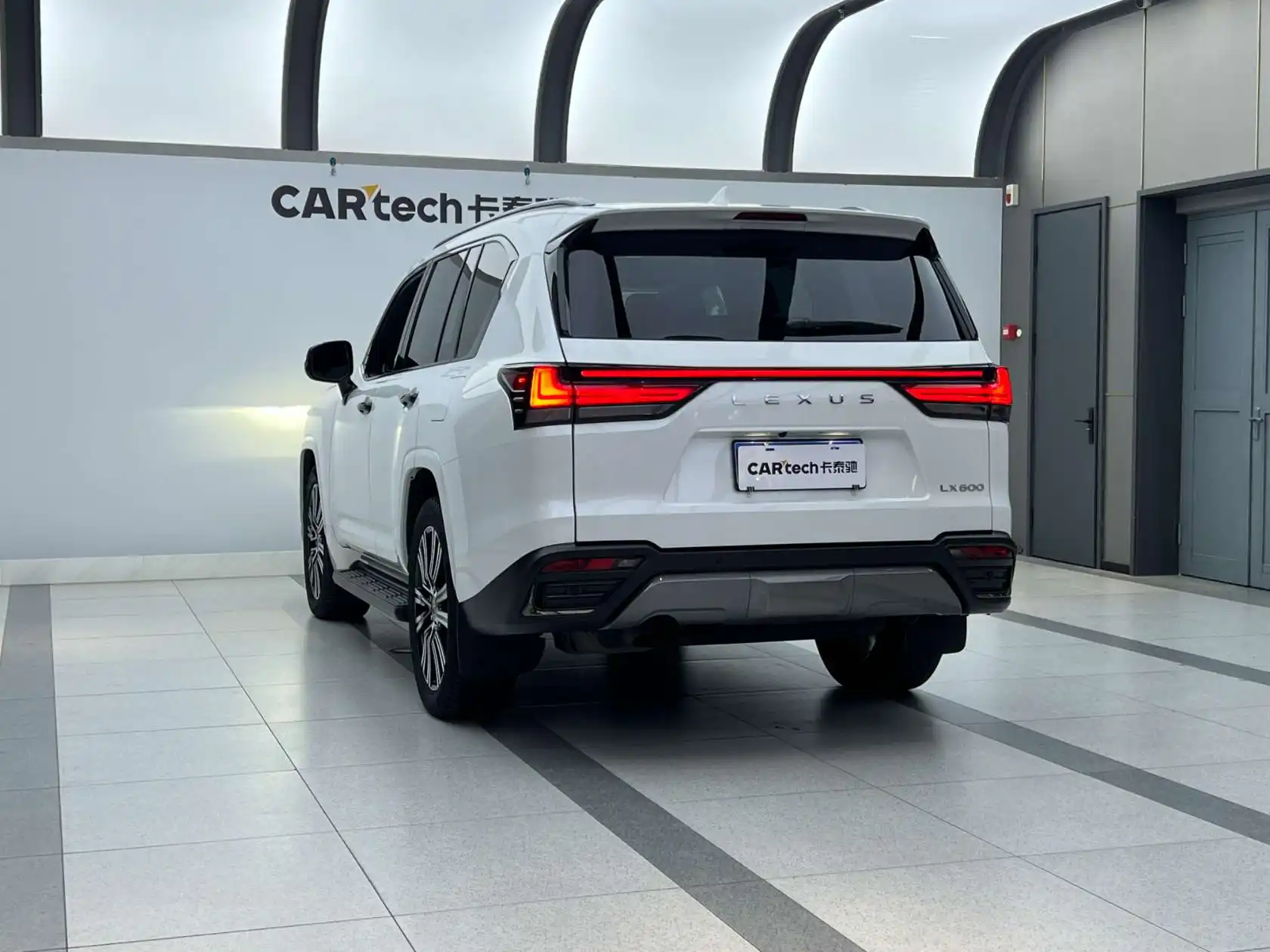 Lexus LX 600, 2025 4