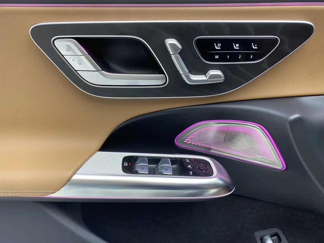 Mercedes-Benz E 350 e, 2025 26