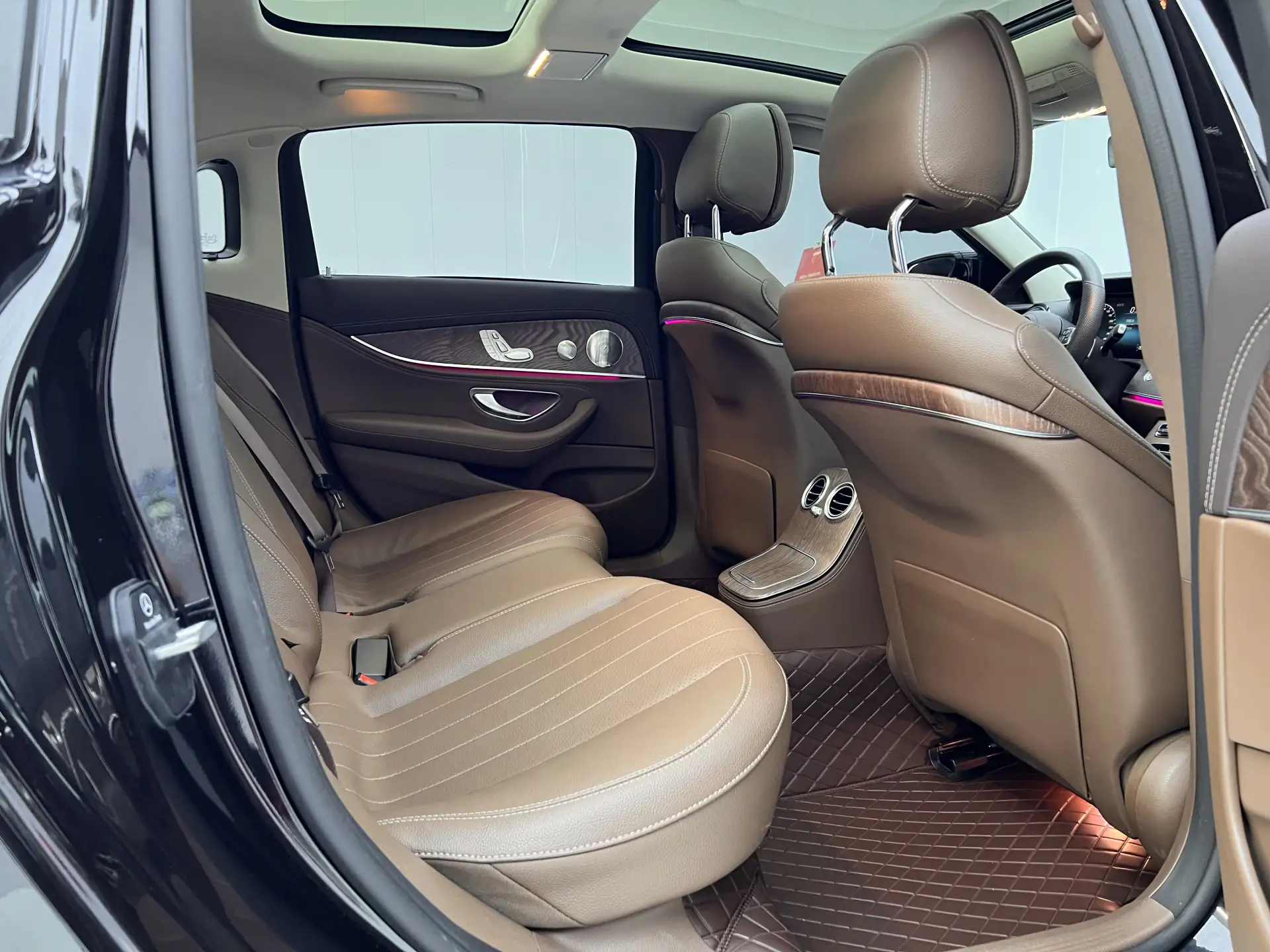 Mercedes-Benz E 300 L, 2023 25