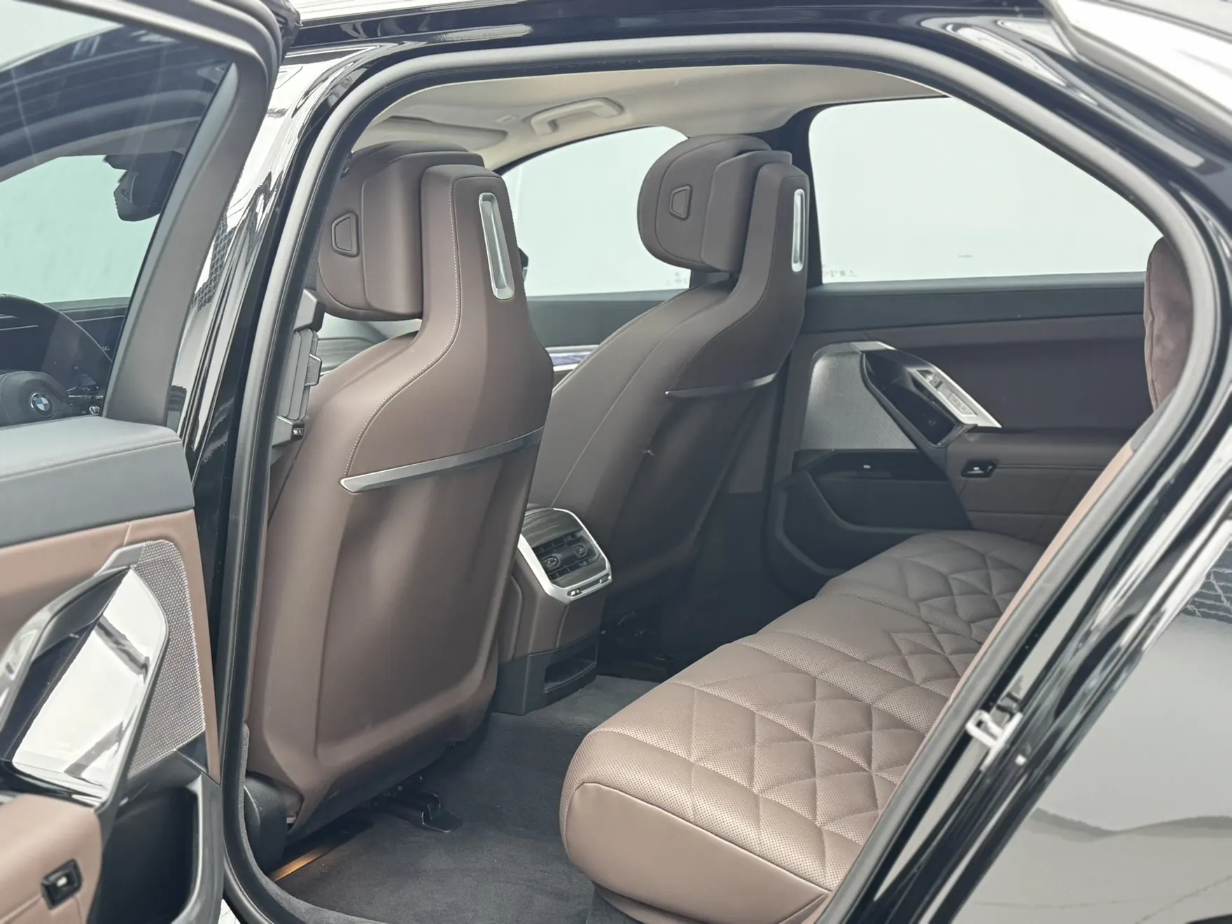 BMW i7, 2025 12