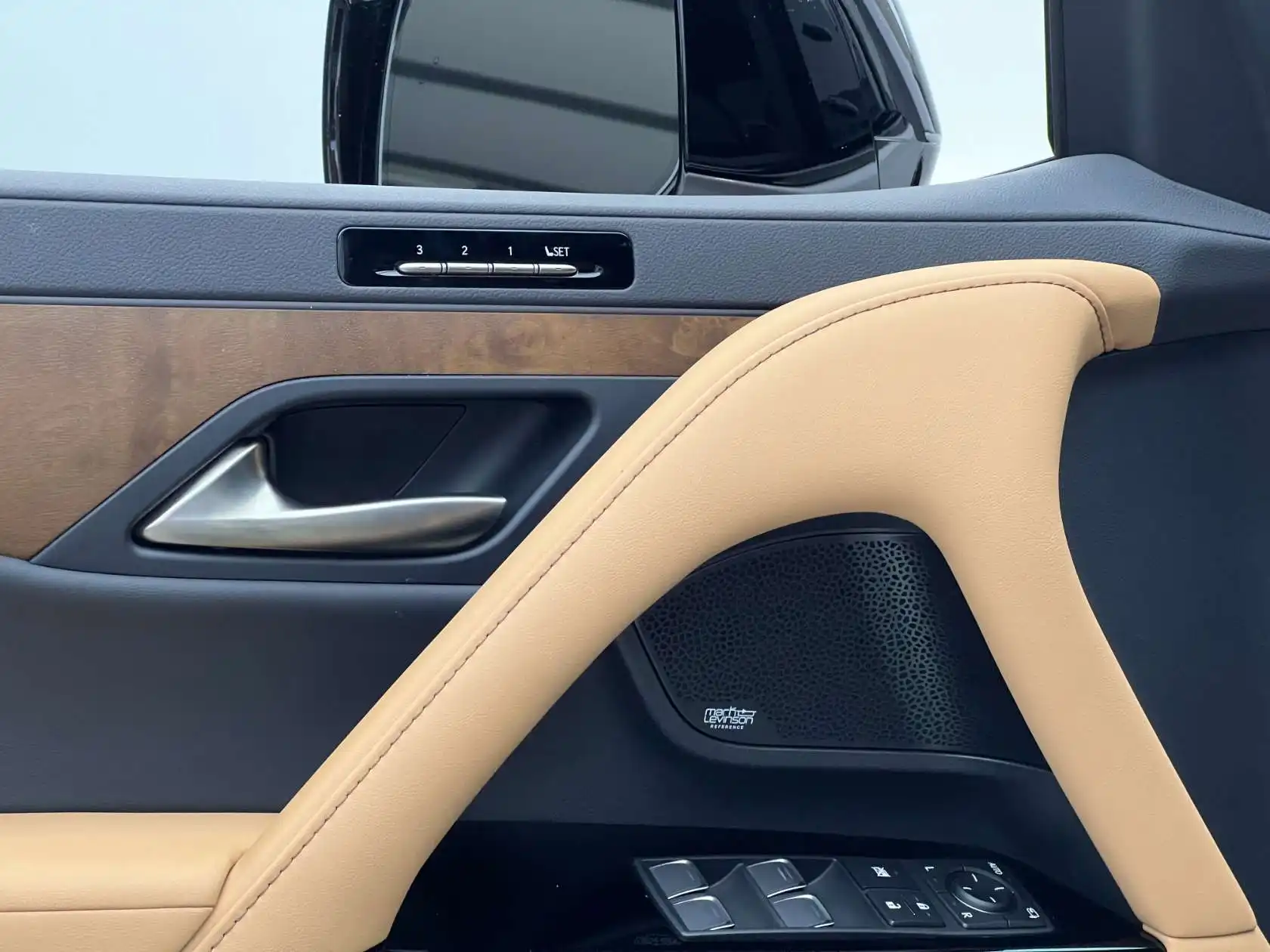 Lexus LX 600, 2025 12