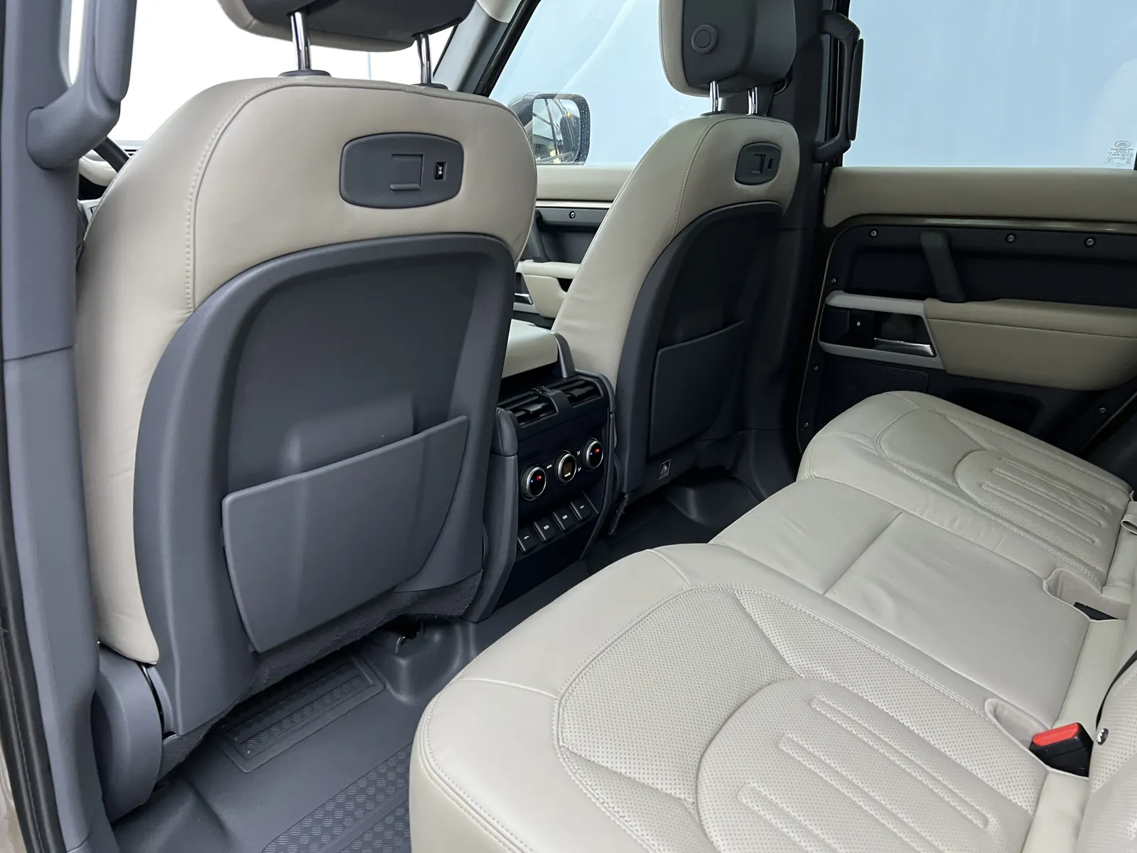 Land Rover Defender, 2020 14