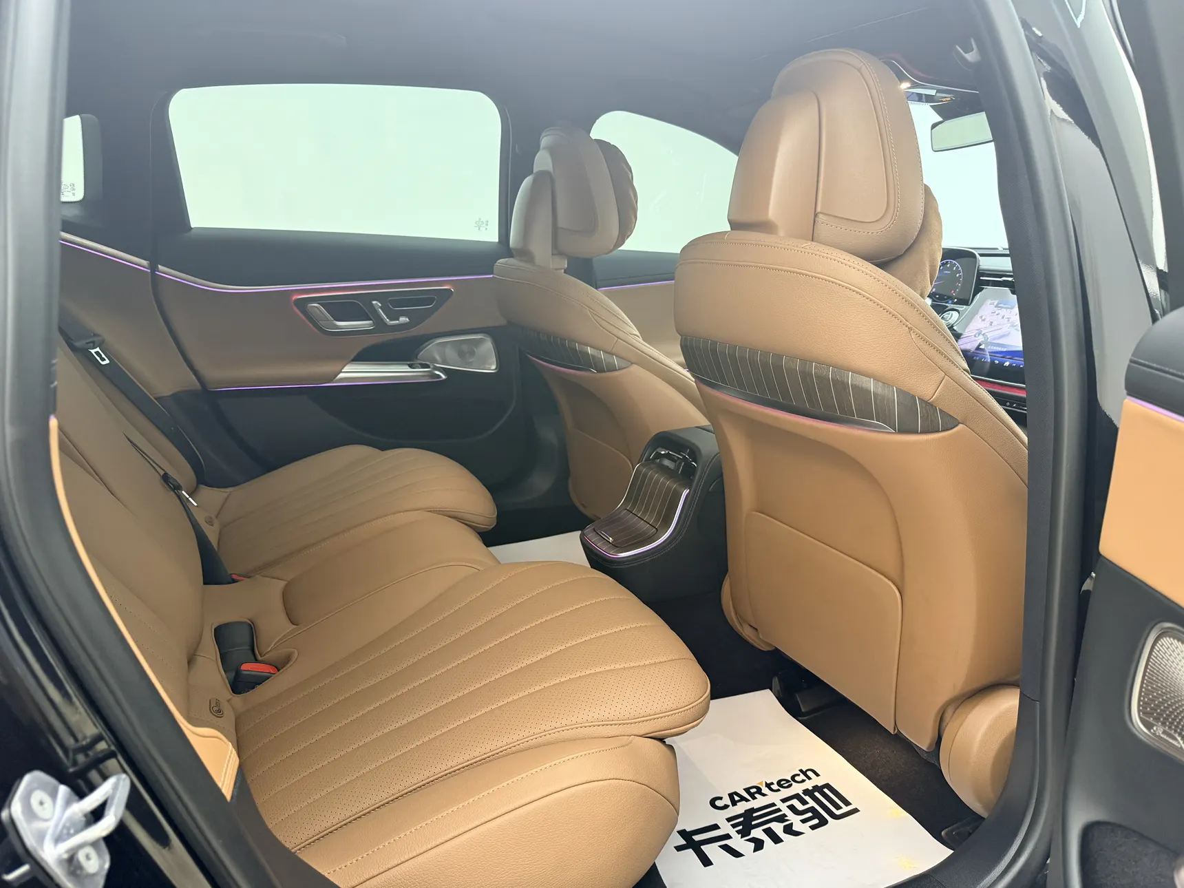 Mercedes-Benz E 300 L, 2024 13