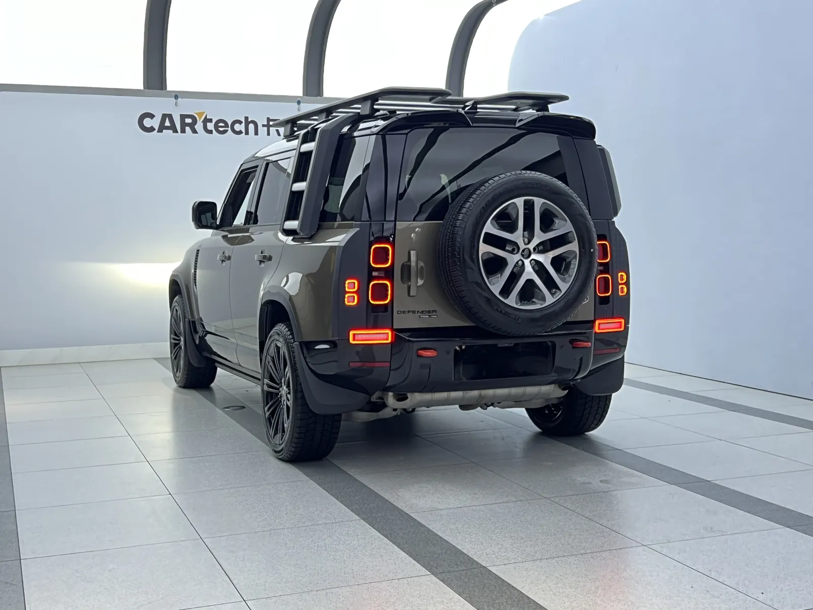 Land Rover Defender, 2020 4