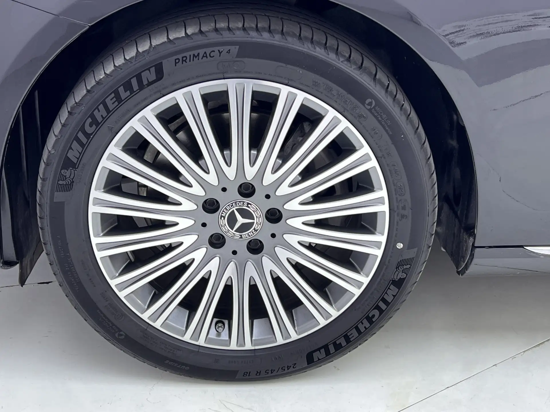 Mercedes-Benz E 300 L, 2023 11