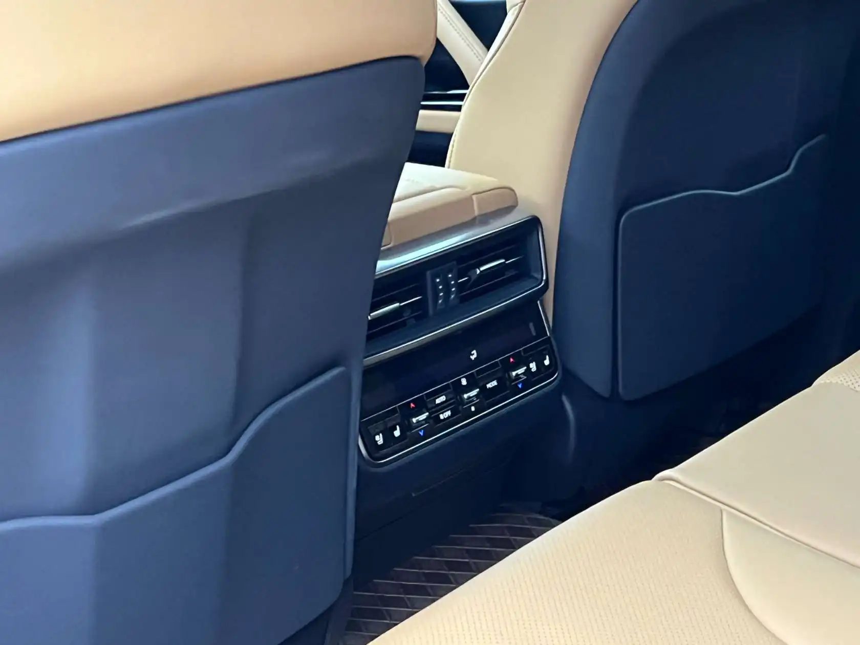 Lexus LX 600, 2025 15