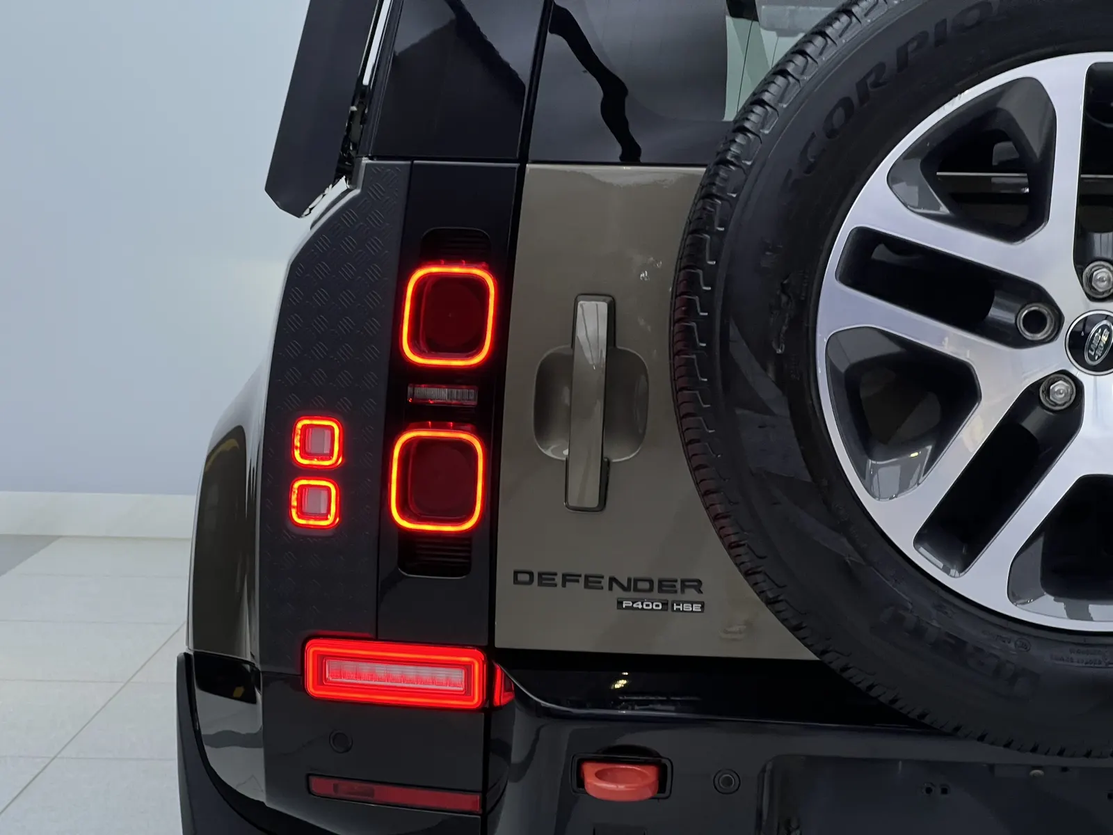 Land Rover Defender, 2020 6