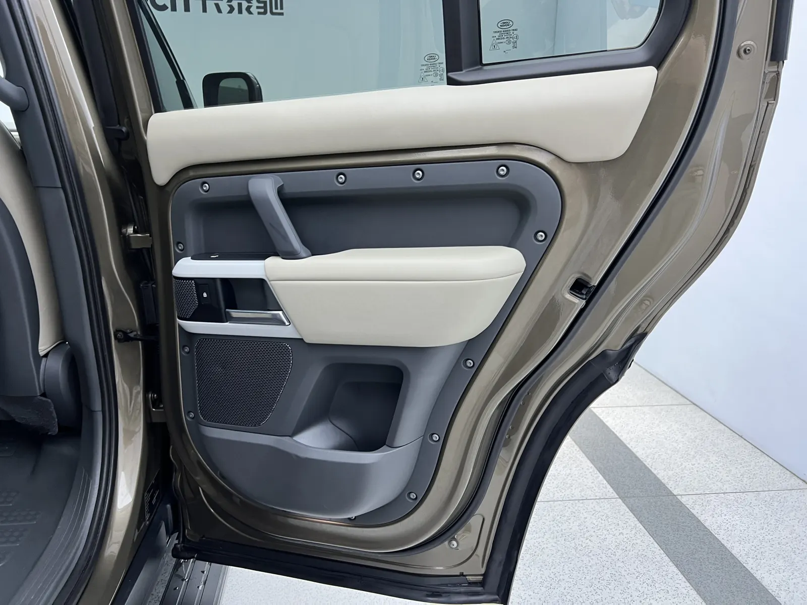 Land Rover Defender, 2020 18