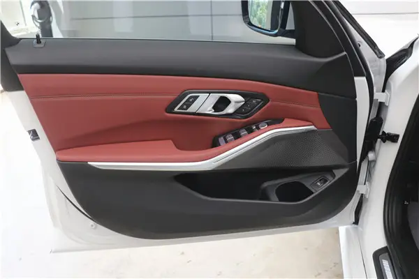 BMW 325Li, 2025 10