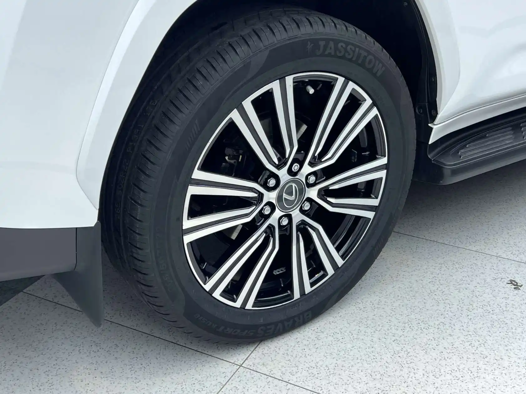 Lexus LX 600, 2025 32