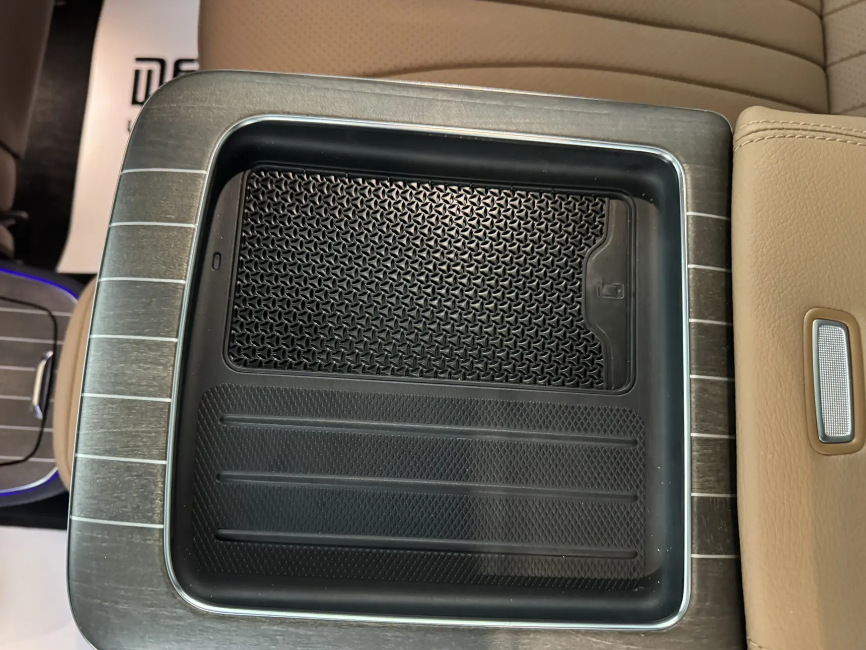 Mercedes-Benz E 300 L, 2025 21